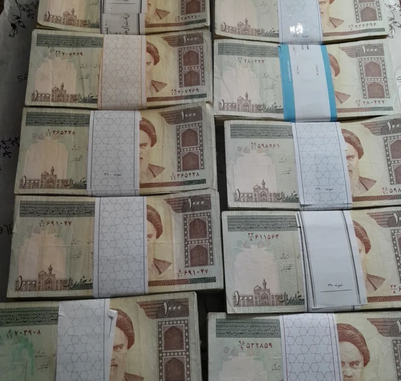 اسکناس ۱۰۰ تومانی قدیمی دسته ۱۰۰ برگی کارکرده نوستالژی سالم