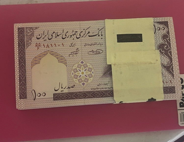 بسته صد ریالی سریالی ۱۰۰ تایی سوپر بانکی شماره رند مزاحم ۱۸۱۱۱۱ بی نظیر کمیاب