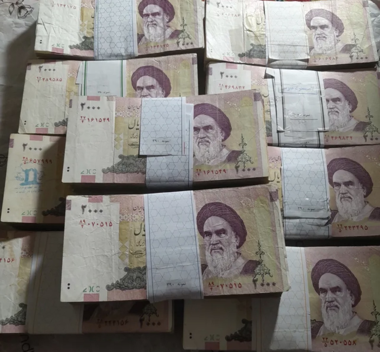 بسته ۲۰۰ تومانی کارکرده به شدت کمیاب و خاص نوستالژی توضیح دار